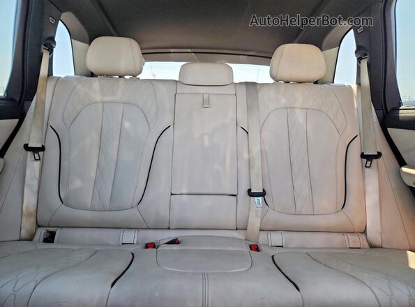 5UXCR4C06N9J28072 2022 BMW X5 Black Հետևի նստատեղերի տեսք