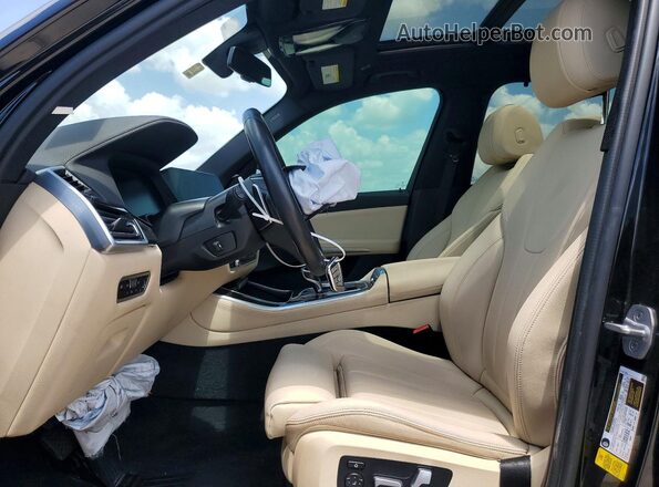 5UXCR4C08M9G22015 2021 BMW X5 Черный Вид салона спереди