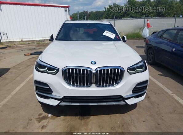 5UXCR4C0XP9N96874 2023 BMW X5 White Вид задньої частини салону