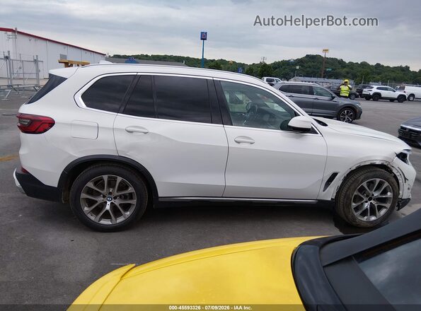 5UXCR6C00L9B29360 2020 BMW X5 White Widok wnętrza 360 stopni
