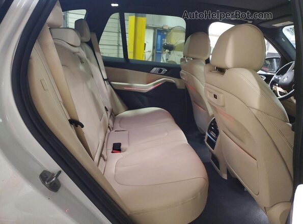5UXCR6C02L9B81279 2020 BMW X5 White Vista interior trasera