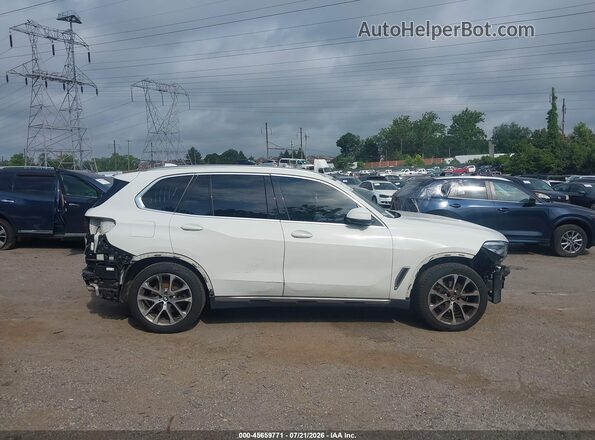 5UXCR6C03L9B87379 2020 BMW X5 White Vista interior trasera