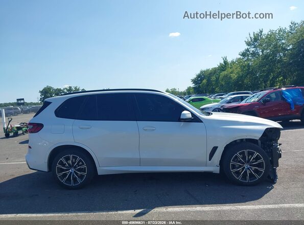 5UXCR6C03N9K56698 2022 BMW X5 Белый Вид задней части салона