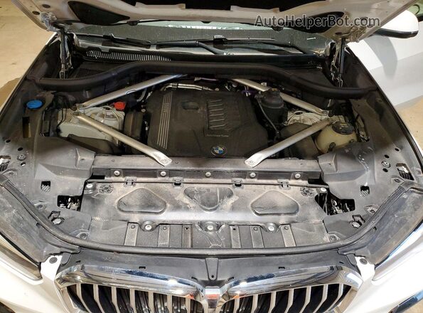 5UXCR6C03P9R05919 2023 BMW X5 White Vista del compartimento del motor