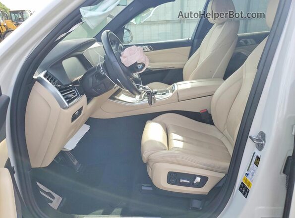 5UXCR6C07M9F95160 2021 BMW X5 White Front interior view