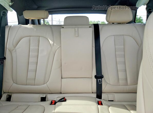5UXCR6C07M9F95160 2021 BMW X5 White Rear seats view