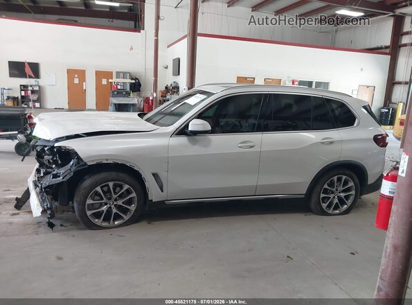 5UXCR6C07N9N11076 2022 BMW X5 White Widok wnętrza 360 stopni