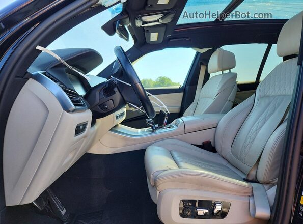 5UXCR6C09M9F82930 2021 BMW X5 Blue Widok wnętrza z przodu