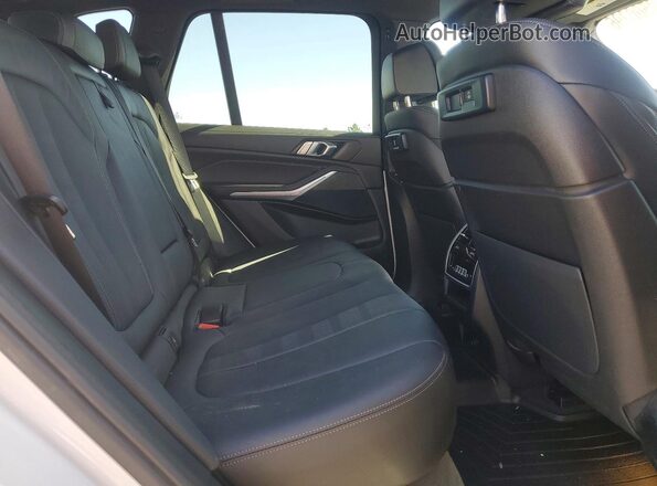 5UXCR6C09N9M87766 2022 BMW X5 White Widok wnętrza z tyłu