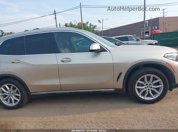 5UXCR6C50KLL61001 2019 BMW X5 Gold Вид задньої частини салону