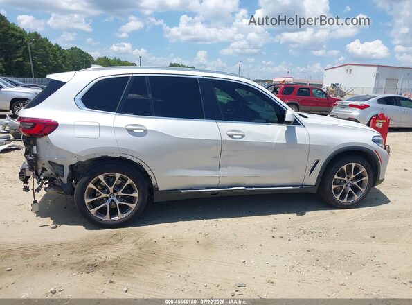 5UXCR6C51KLL06329 2019 BMW X5 White სალონის 360-გრადუსიანი ხედი