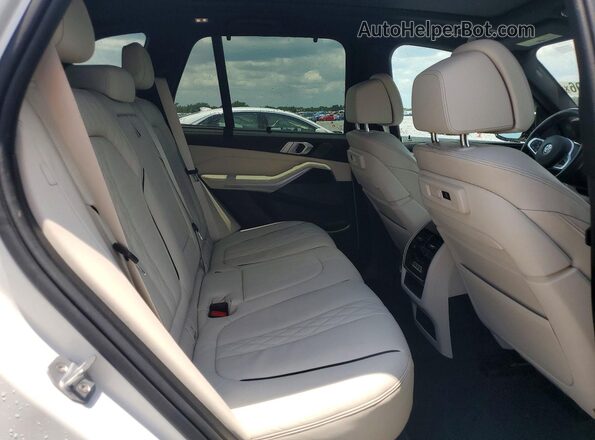 5UXCR6C52KLL03665 2019 BMW X5 White Vista interior trasera