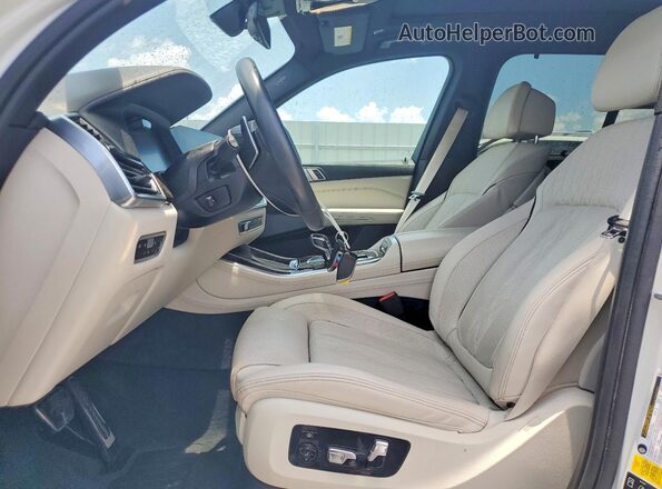 5UXCR6C52KLL03665 2019 BMW X5 White Vista interior delantera