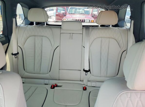 5UXCR6C52KLL03665 2019 BMW X5 White Vista de los asientos traseros