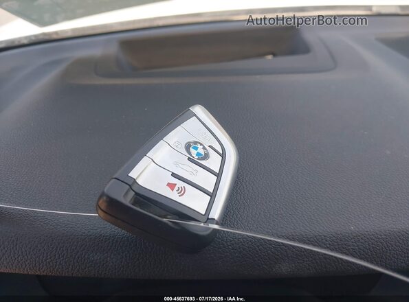 5UXCR6C52KLL11829 2019 BMW X5 White Vista del salpicadero