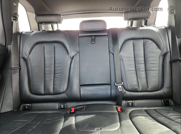 5UXCR6C57KLL06657 2019 BMW X5 White Rear seats view
