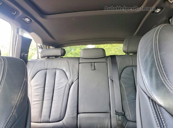 5UXCR6C57KLL60542 2019 BMW X5 White Vista de los asientos traseros