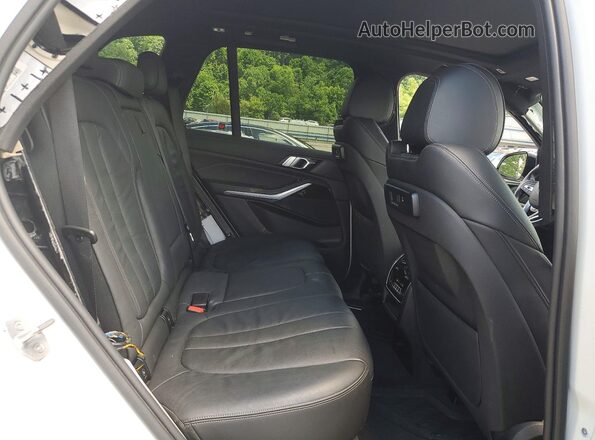 5UXCR6C57KLL60542 2019 BMW X5 White Vista interior trasera