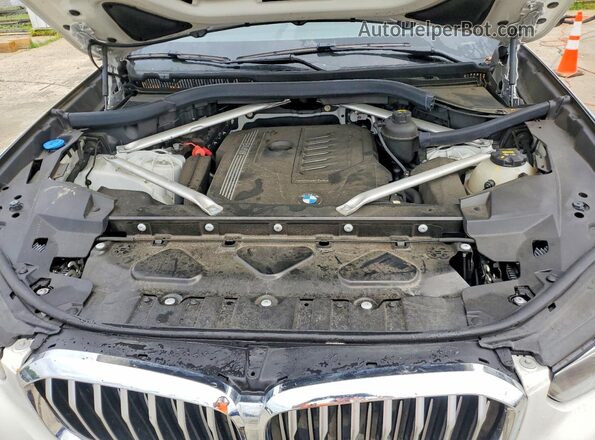 5UXCR6C59KLL53771 2019 BMW X5 White Vista interior trasera