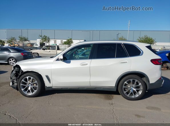 5UXCR6C5XKLL04868 2019 BMW X5 White Панорамний вид салону 360°