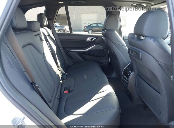 5UXCR6C5XKLL04868 2019 BMW X5 White Вид наклейки з VIN-кодом