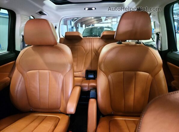 5UXCW2C01L9A03669 2020 BMW X7 Белый Вид задних сидений