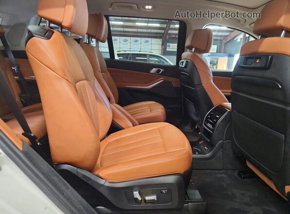 5UXCW2C01L9A03669 2020 BMW X7 Белый Вид задней части салона