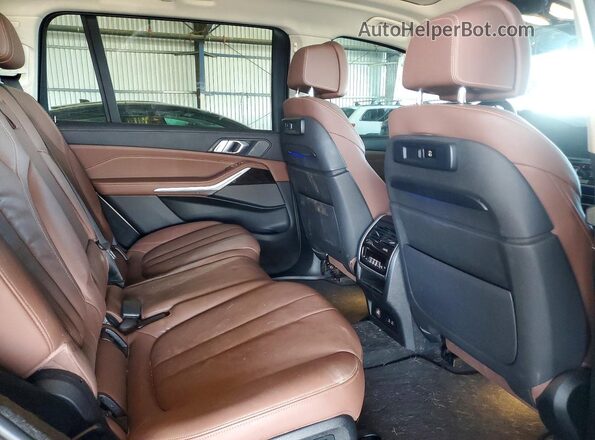 5UXCW2C01M9E73475 2021 BMW X7 Зеленый Вид задней части салона