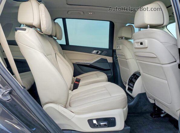 5UXCW2C01M9H18064 2021 BMW X7 Charcoal Вид задньої частини салону