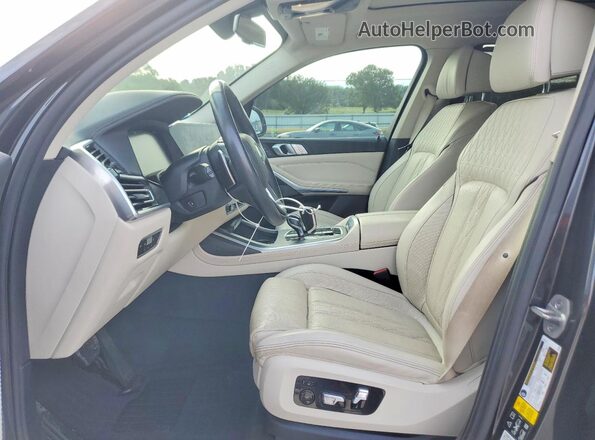 5UXCW2C01M9H18064 2021 BMW X7 Charcoal Вид салону спереду
