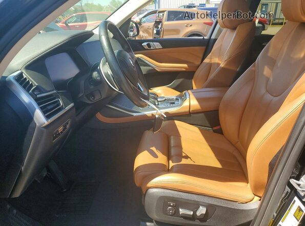 5UXCW2C02M9F57191 2021 BMW X7 Черный Вид салона спереди