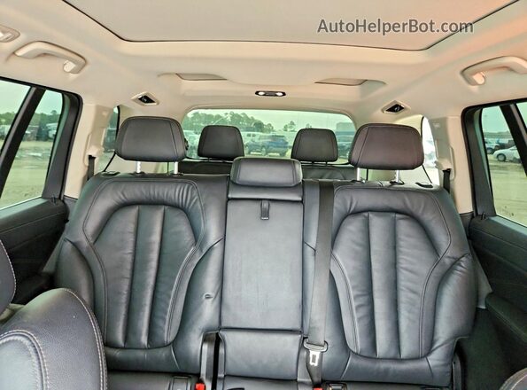 5UXCW2C03L9B89361 2020 BMW X7 White Widok tylnych siedzeń