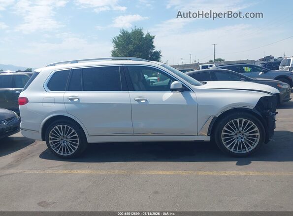 5UXCW2C03M9G55758 2021 BMW X7 White Вид задньої частини салону