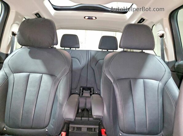 5UXCW2C04L9C40902 2020 BMW X7 Белый Вид задних сидений