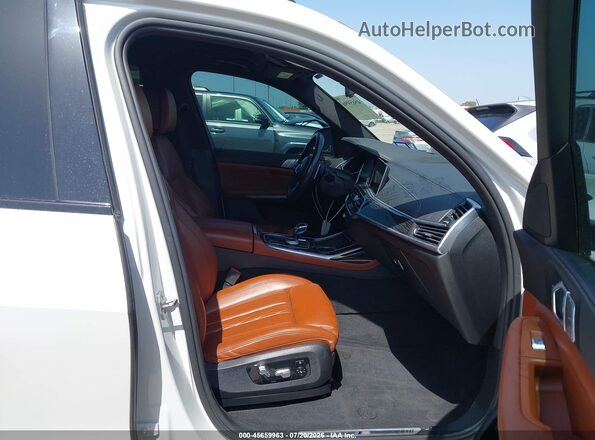 5UXCW2C04M9H78517 2021 BMW X7 White Вид салону спереду