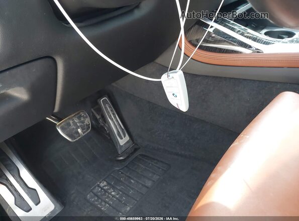 5UXCW2C04M9H78517 2021 BMW X7 White Вид панелі приладів