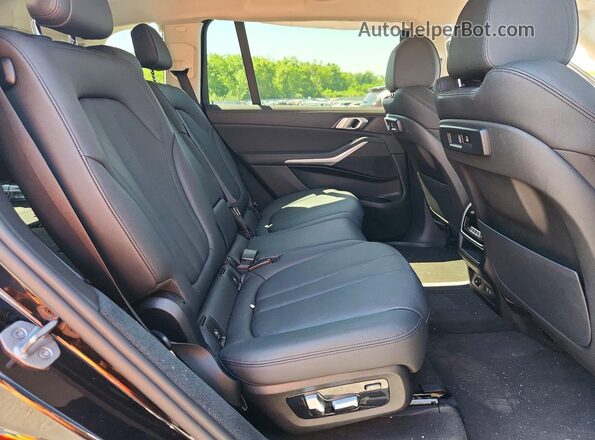 5UXCW2C04N9J48995 2022 BMW X7 Black Вид задньої частини салону