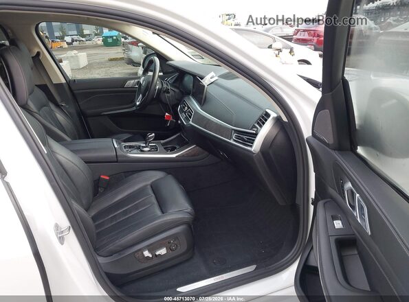5UXCW2C06L9B69458 2020 BMW X7 White Вид салону спереду