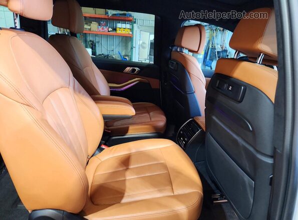 5UXCW2C06N9K98431 2022 BMW X7 Белый Вид задней части салона
