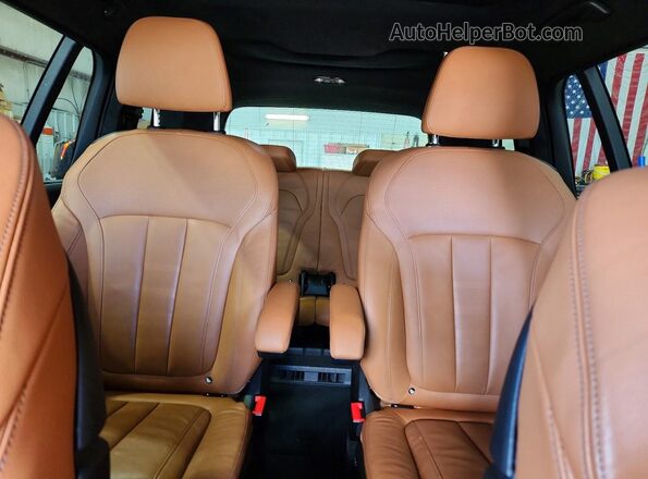5UXCW2C06N9K98431 2022 BMW X7 Белый Вид задних сидений