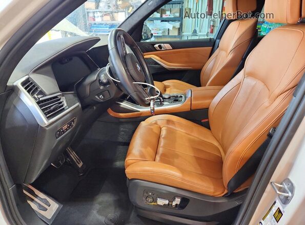 5UXCW2C06N9K98431 2022 BMW X7 Белый Вид салона спереди