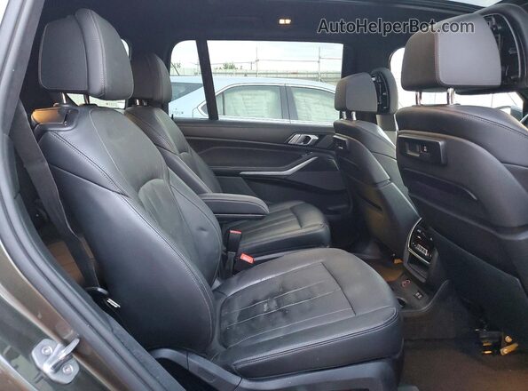 5UXCW2C09L9B05317 2020 BMW X7 Tan უკანა სალონის ხედი