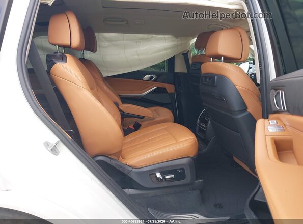 5UXCW2C09M9E40756 2021 BMW X7 White Widok naklejki z numerem VIN