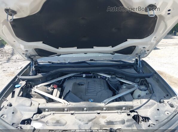 5UXCW2C09N9L58976 2022 BMW X7 Белый Вид сзади