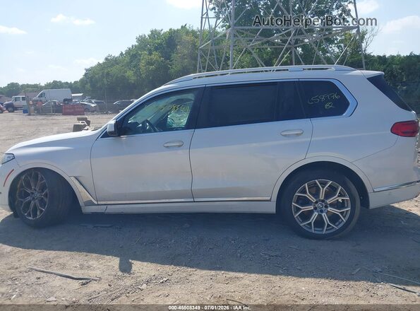 5UXCW2C09N9L58976 2022 BMW X7 Белый Панорамный вид салона 360°