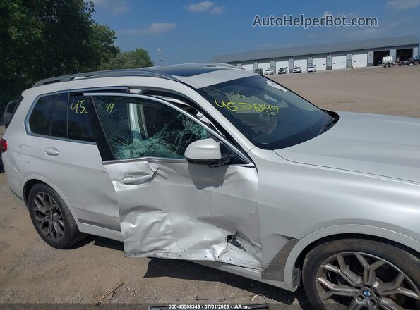 5UXCW2C09N9L58976 2022 BMW X7 Белый Вид задней части салона
