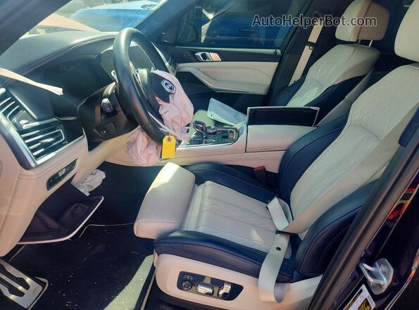 5UXCW2C0XL0E74708 2020 BMW X7 Красный Вид салона спереди