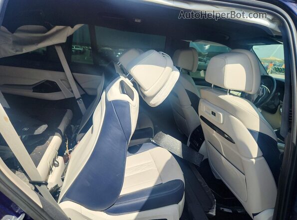 5UXCW2C0XL0E74708 2020 BMW X7 Красный Вид задней части салона