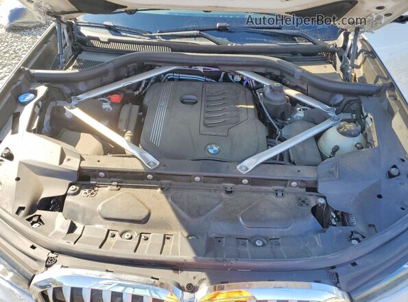 5UXCW2C0XN9L82722 2022 BMW X7 White Շարժիչի բաժամունքի տեսք