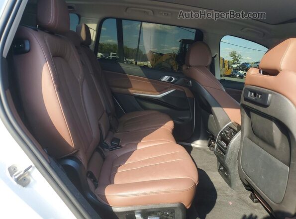 5UXCW2C0XN9L82722 2022 BMW X7 White Սալոնի հետևի տեսք